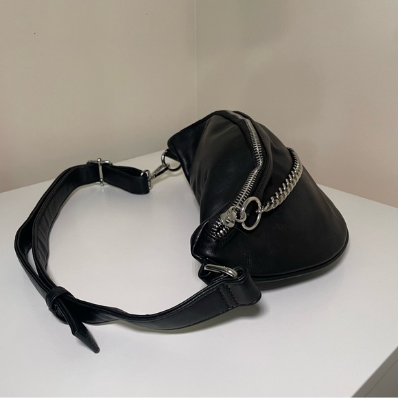 Black forever21 fanny pack - Picture 2 of 5